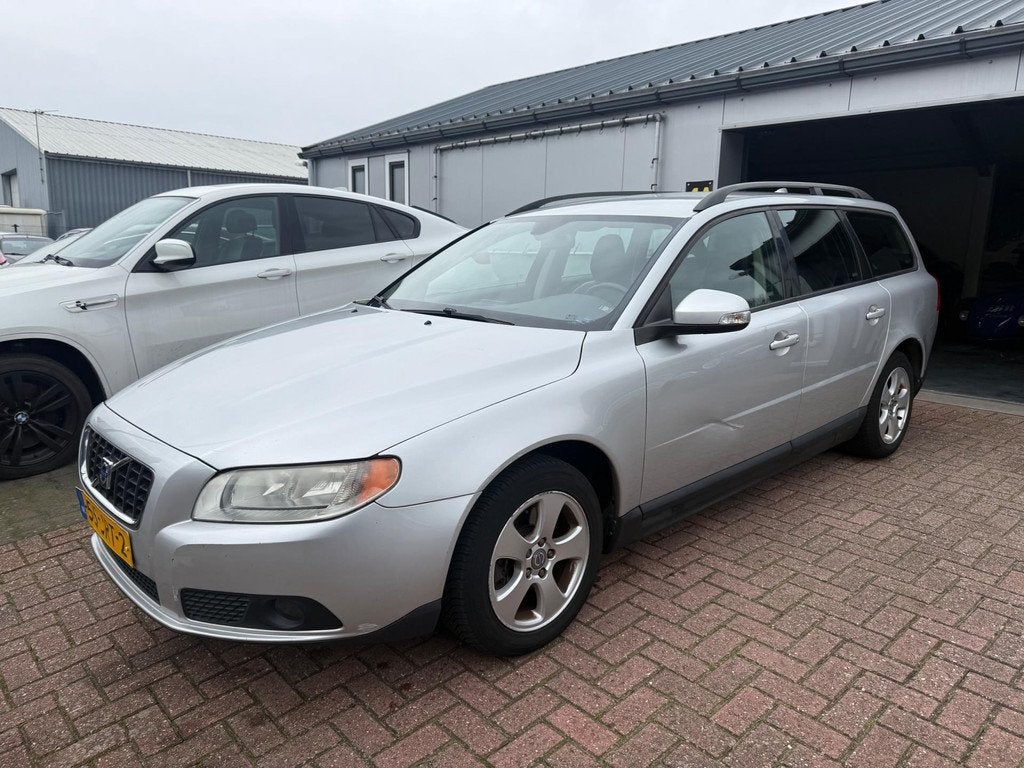 Volvo V70 2.0 Kinetic 2009 Nieuw model Leder Navi, Auto's, Gebruikt, Handgeschakeld, Parkeersensor, Euro 4