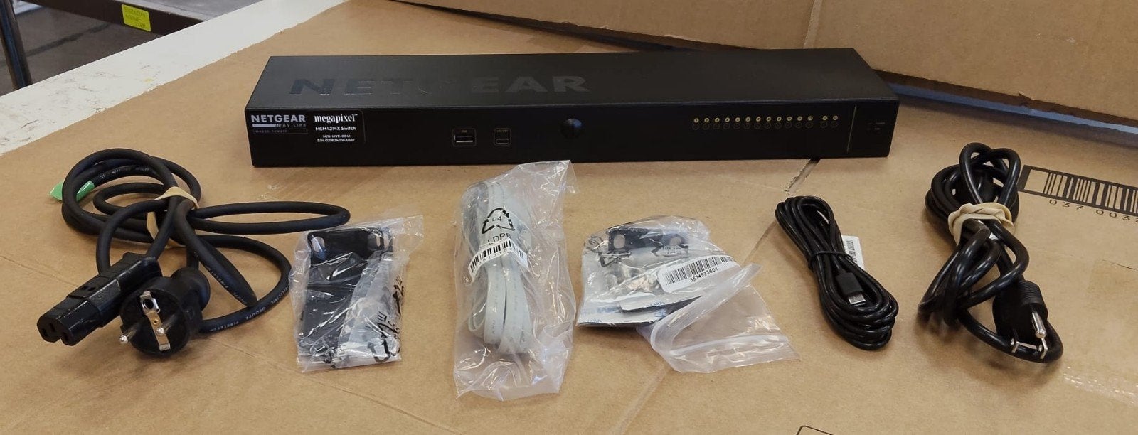Netgear AV Line M4250-16XF (XSM4216F) Managed Netwerkswitch, Nieuw, Ophalen of Verzenden