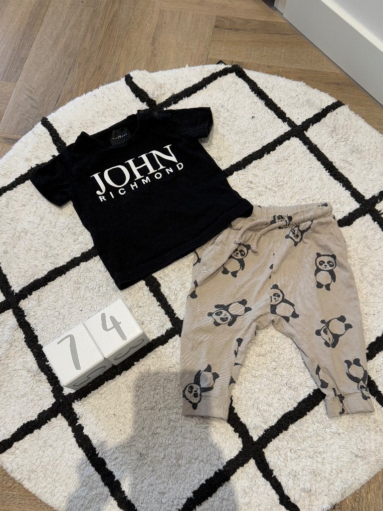 Heel goed zwart John Richmond shirt & beige H&M jogger 68 74, Jongetje of Meisje, John Richmond, Ophalen of Verzenden, Zo goed als nieuw