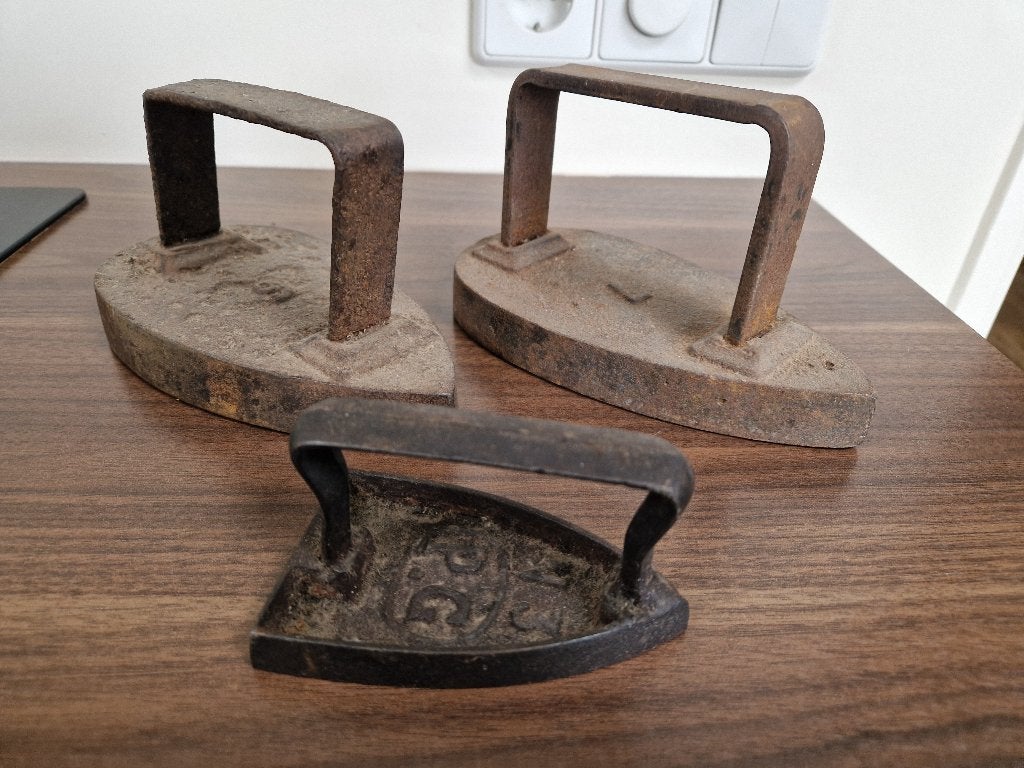 3 stuks gietijzeren strijkijzers / strijkbouten, Ophalen of Verzenden