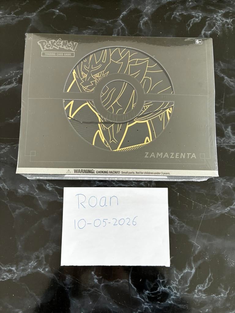 Sword & Shield Elite Trainer Box Plus met Zamazenta, Ophalen of Verzenden, Nieuw, Boosterbox