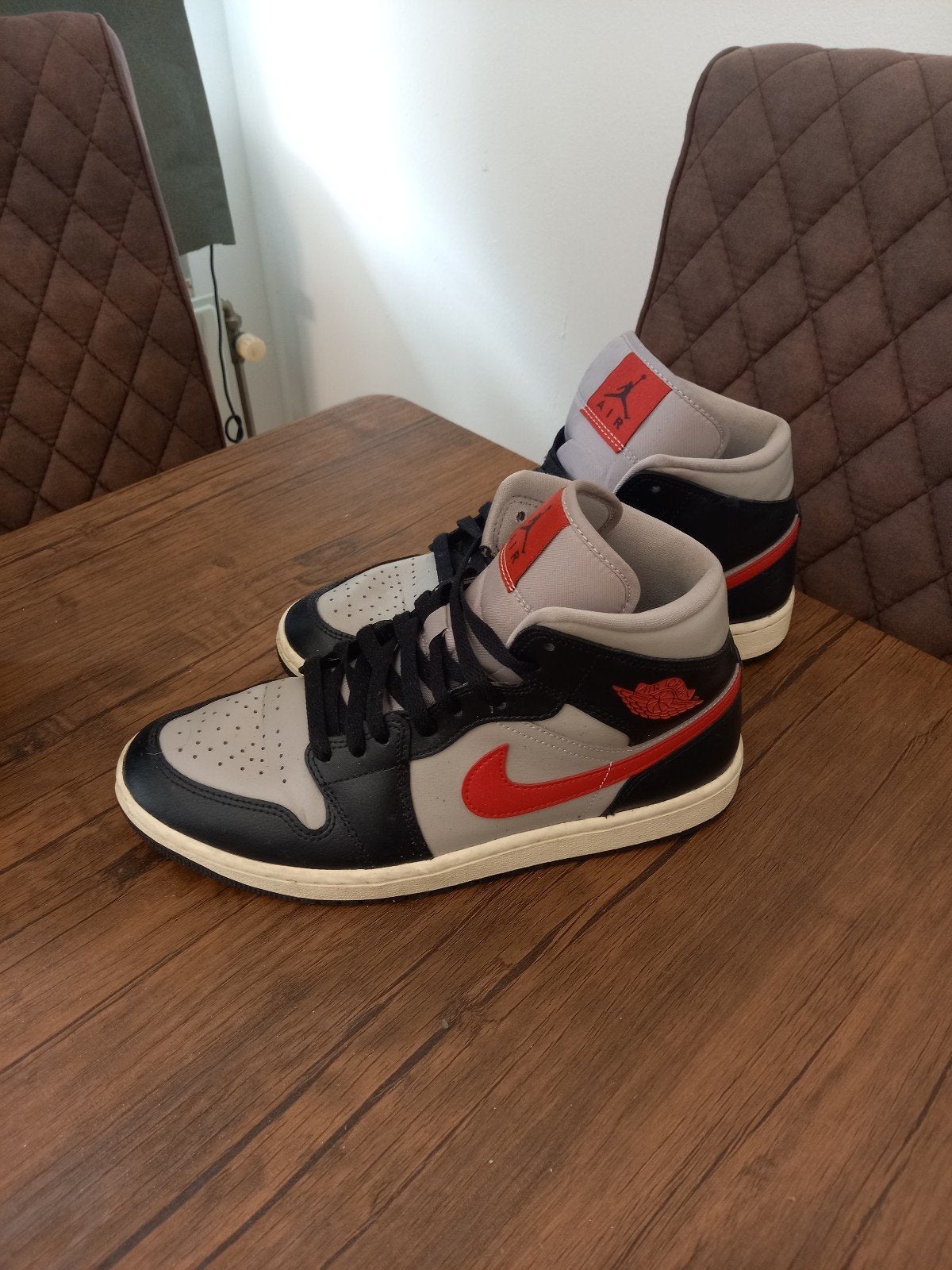 Nike Air Jordan 1 Mid - Zwart/Grijs/Rood, Ophalen, Zwart, Nike Air Jordan, Sneakers of Gympen