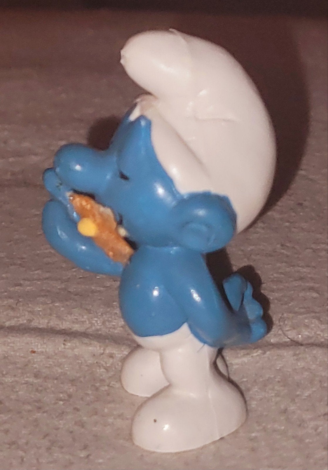 ZELDZAAM: Smurf 2.0019 met oranjeroze velours bloem in mond, Verzenden, Zo goed als nieuw, Verschillende Smurfen, Poppetje, Figuurtje of Knuffel