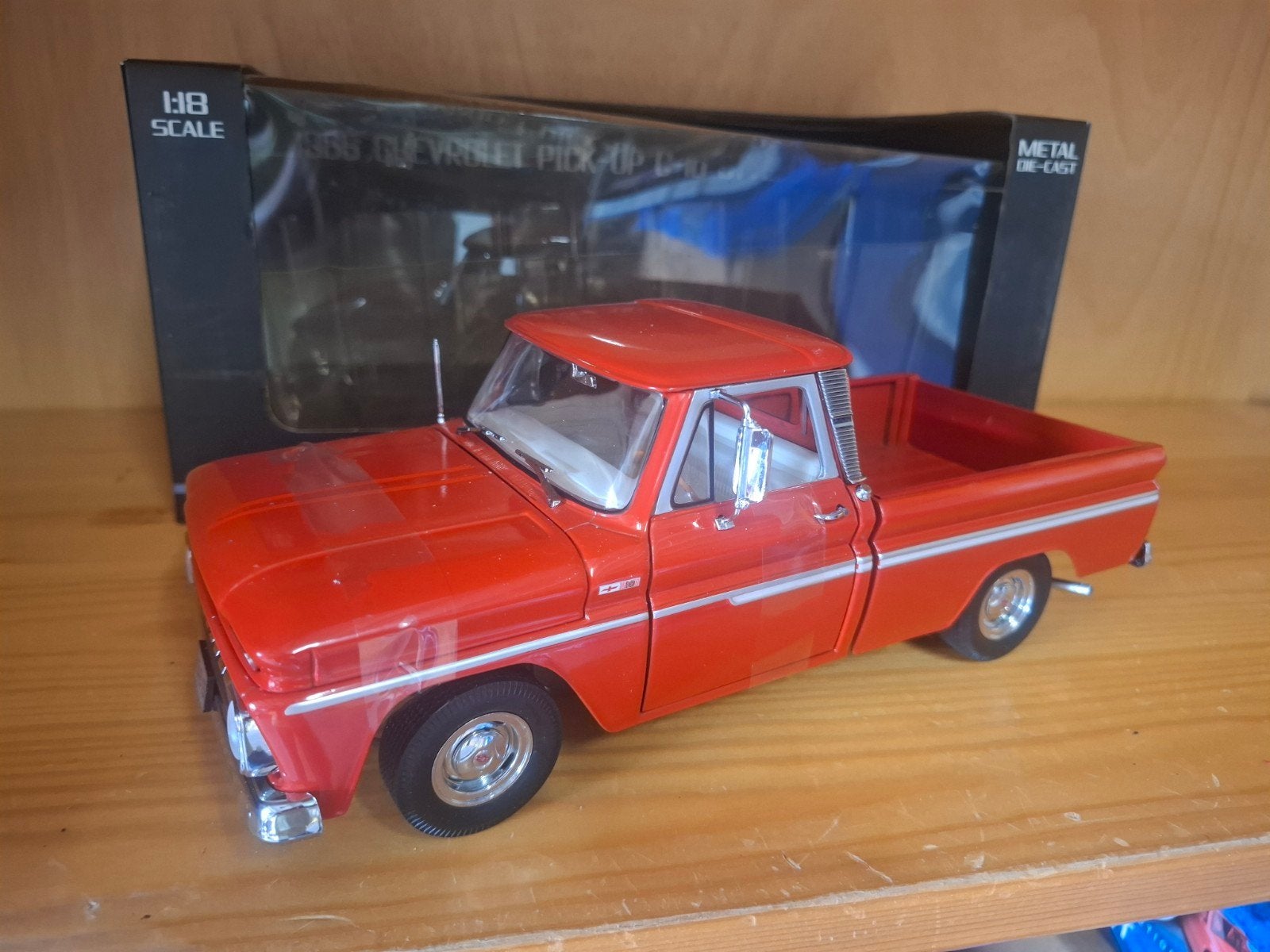 Sun star 1:18 Schaal 1965 Chevrolet Pick-up rood, Hobby en Vrije tijd, Modelauto's | 1:18, Ophalen of Verzenden