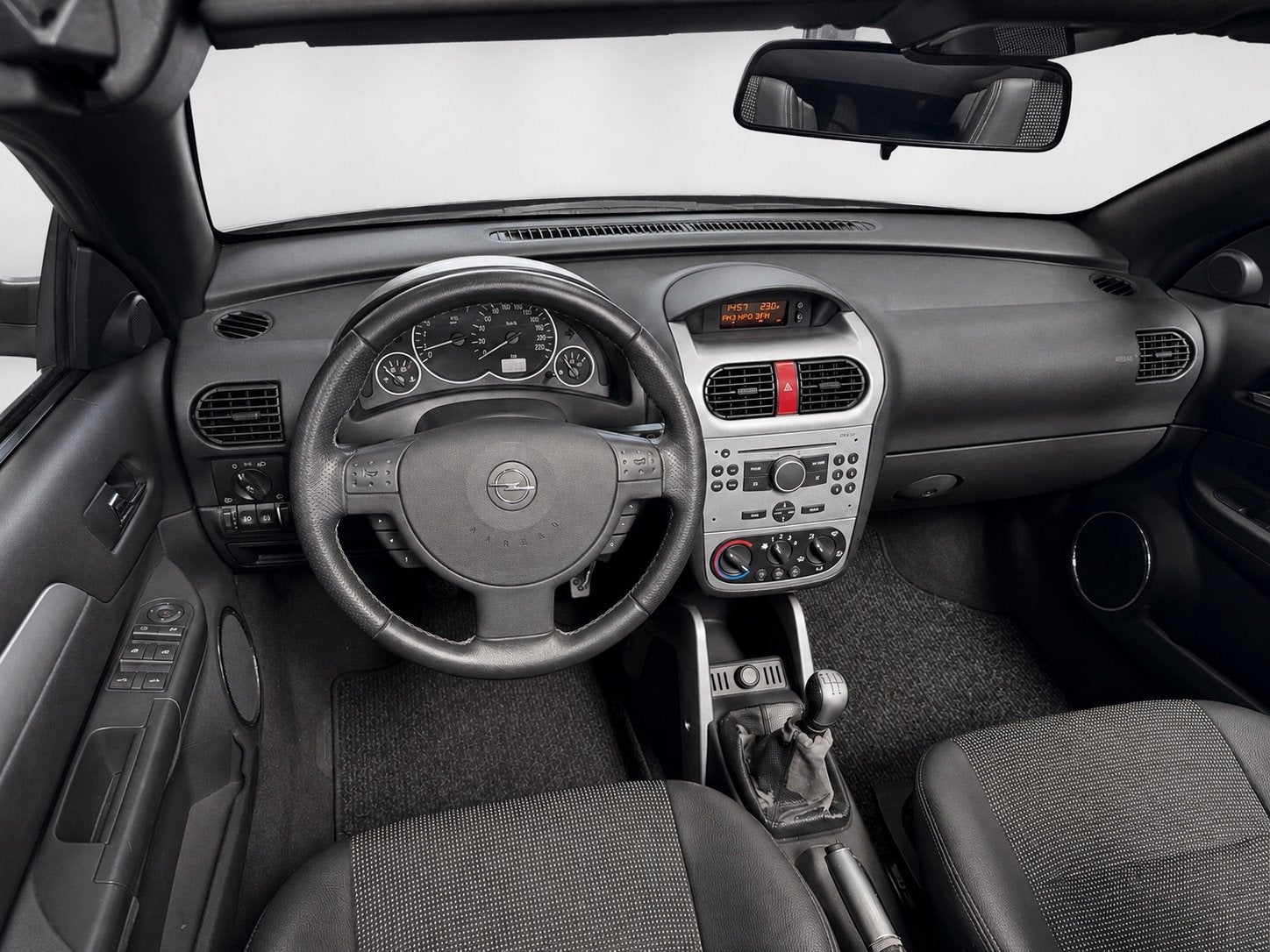 Opel Tigra TwinTop 1.4-16V Enjoy, Voorwielaandrijving, Gebruikt, Zwart, 4 cilinders