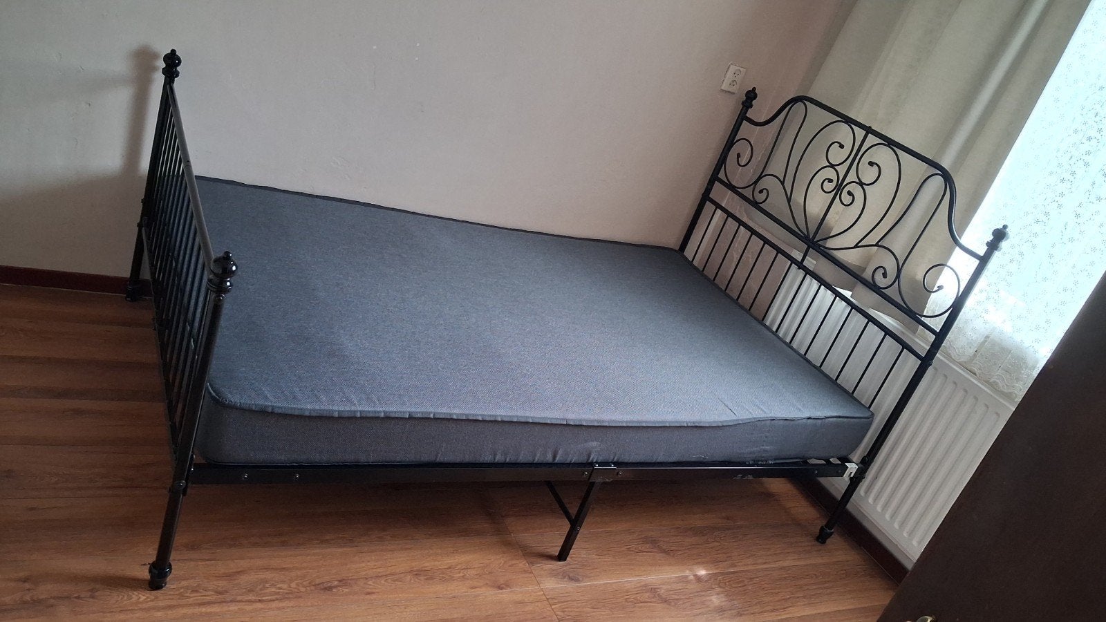 Zwart metalen bed 120x200cm, Ophalen, Zwart, Zo goed als nieuw, Twijfelaar
