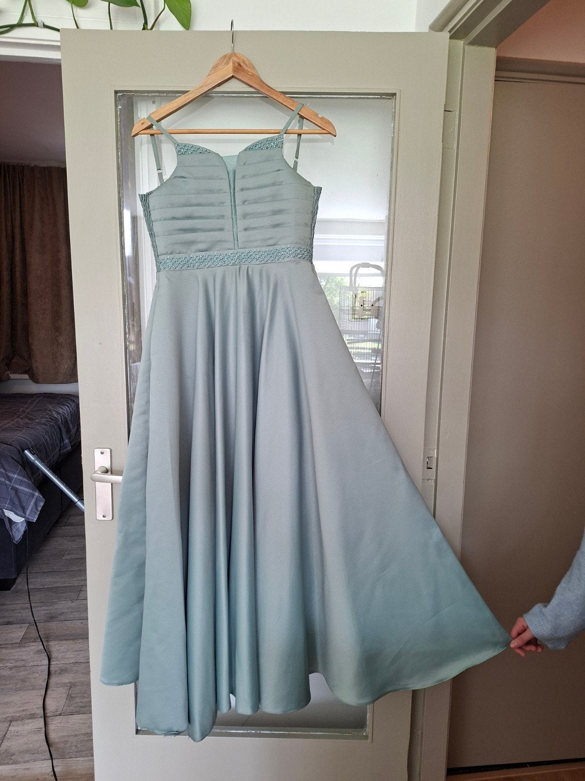 Elegante mintgroene avondjurk met kralen, Kleding | Dames, Jurken, Maat 38/40 (M), Ophalen of Verzenden, Onbekend, Zo goed als nieuw