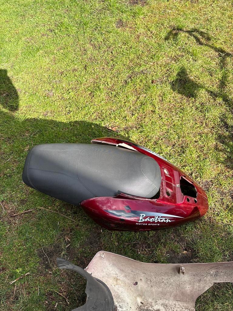 Baotian Scooter Onderdelen - Zadel, Kappen, Spatbord, Fietsen en Brommers, Brommeronderdelen | Scooters, Ophalen, Gebruikt, Zadel