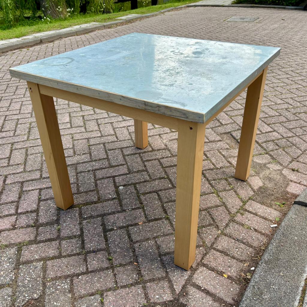 Werktafel met zink bekleed massief blad, 86 cm vierkant, Doe-het-zelf en Verbouw, Werkbanken, Ophalen, Zo goed als nieuw