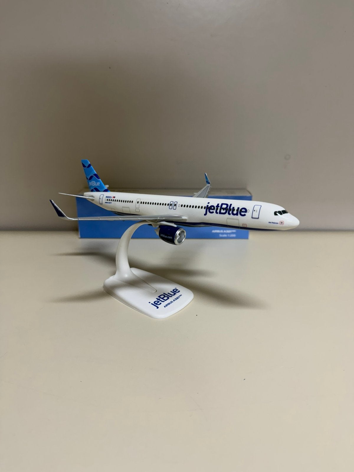 NIEUW! 1:200 schaalmodel Jetblue Airbus a321neo, Ophalen of Verzenden, Nieuw, Schaalmodel