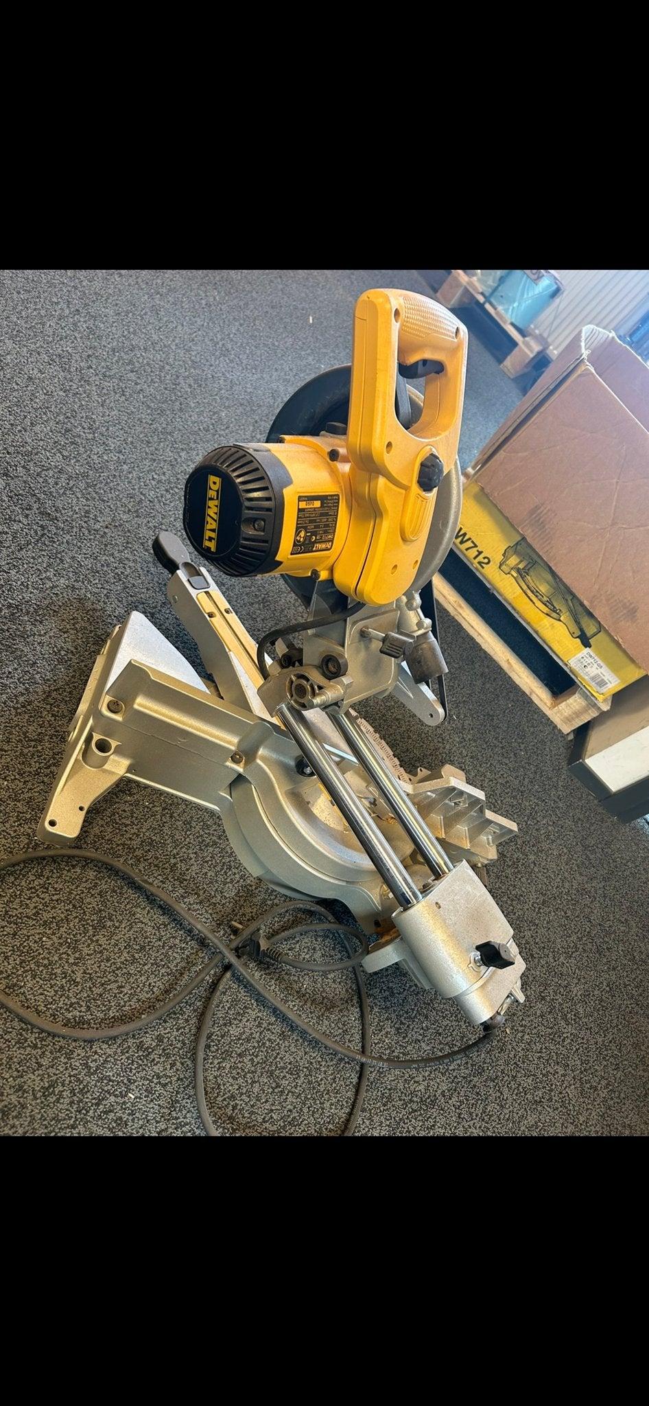DeWalt DW712 Afkortzaag, Ophalen, Gebruikt, 70 mm of meer, Afkortzaag