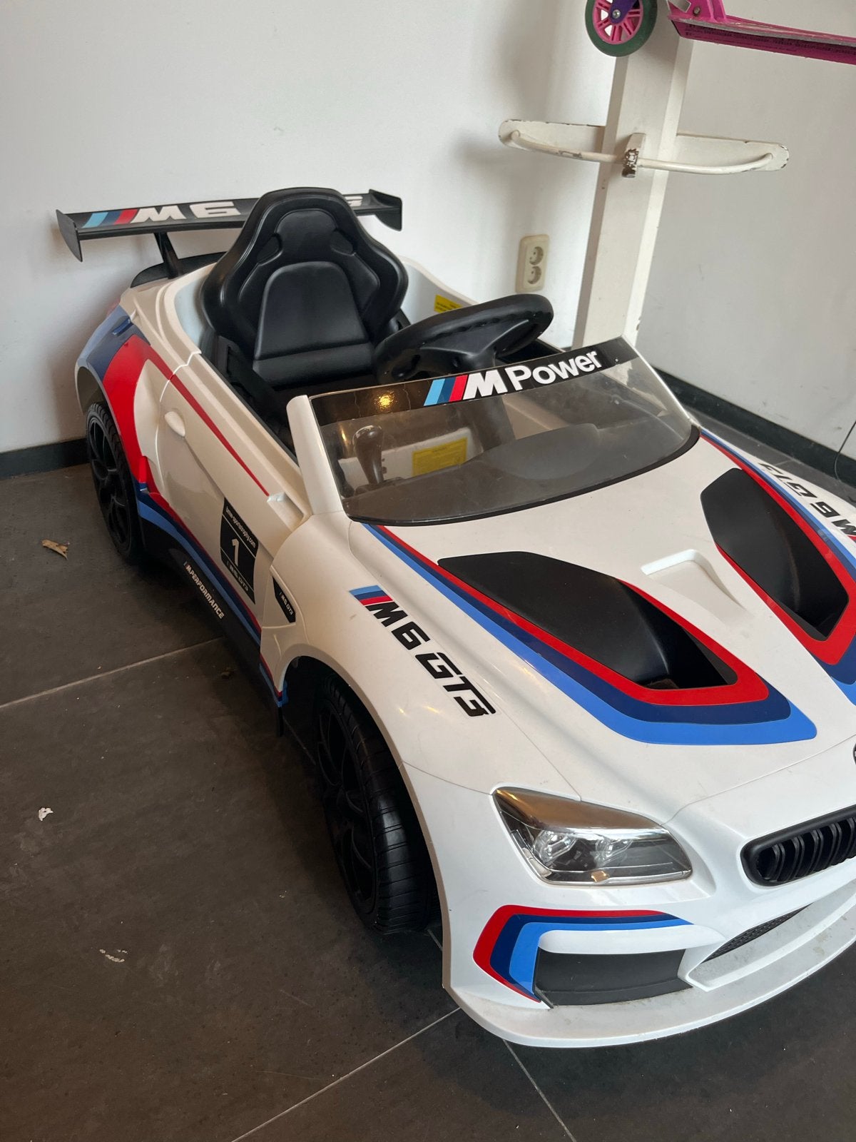 Kinder elektrische auto BMW M6 GT3, Ophalen, Zo goed als nieuw