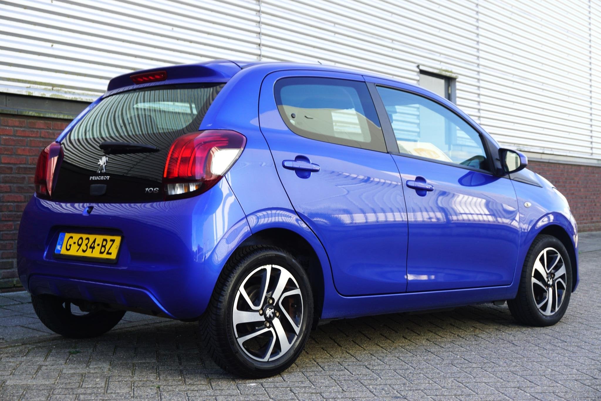 Peugeot 108 1.0 e-VTi Allure/CARPLAY/LM VELGEN/LED/AIRCO!, Voorwielaandrijving, Stof, Gebruikt, Start-stop-systeem