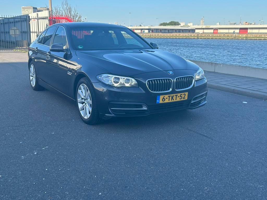 BMW 5-Serie 528I 245 PK AUT NAVI LEDER LED PDC ECC, Automaat, Achterwielaandrijving, 4 cilinders, 2000 kg