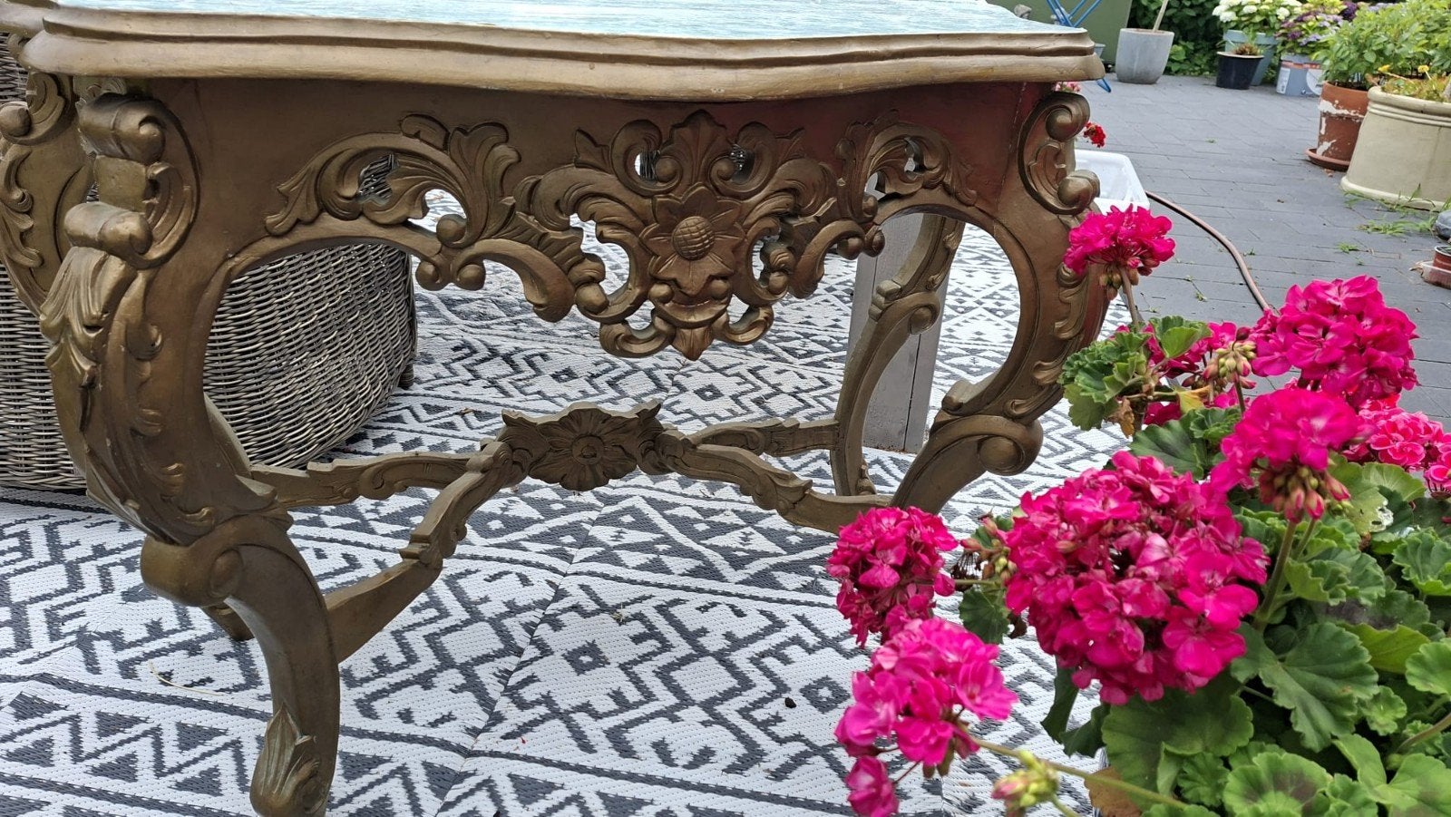 Antieke bijzettafel met marmerlook blad, Ophalen