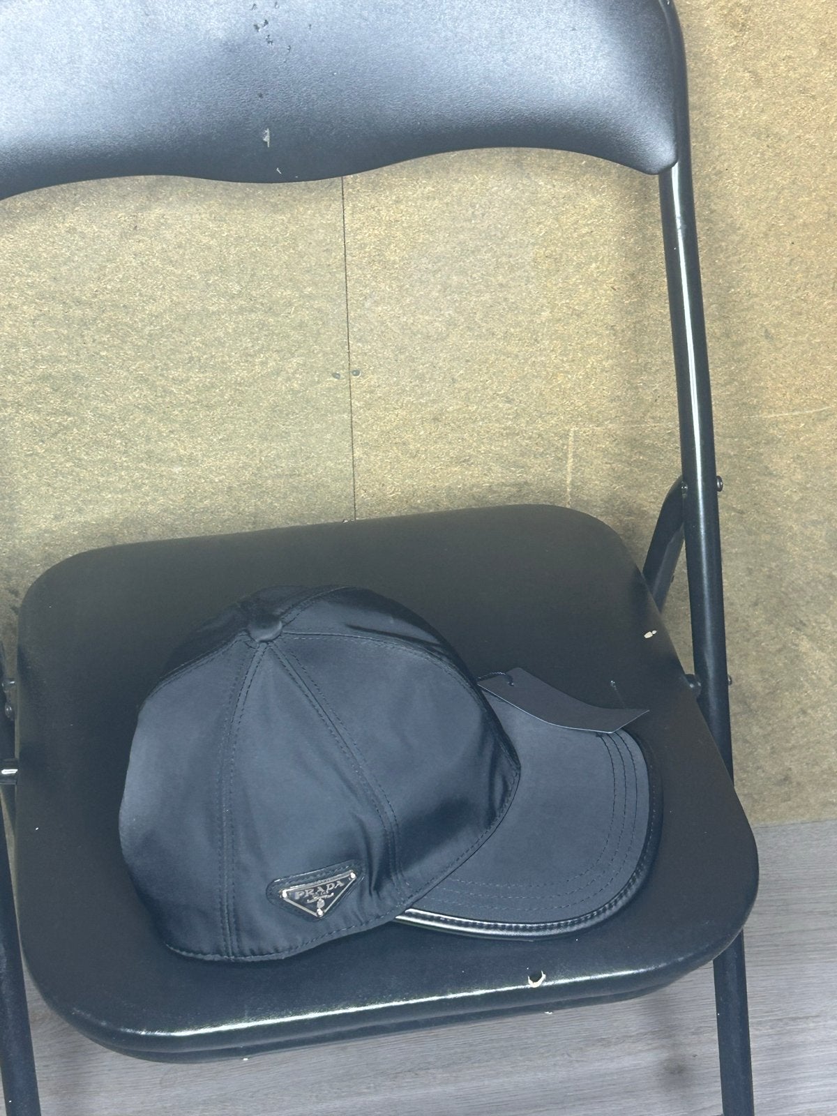 Prada pet zwart - Nieuw met kaartjes, Ophalen of Verzenden, Nieuw, One size fits all, Pet
