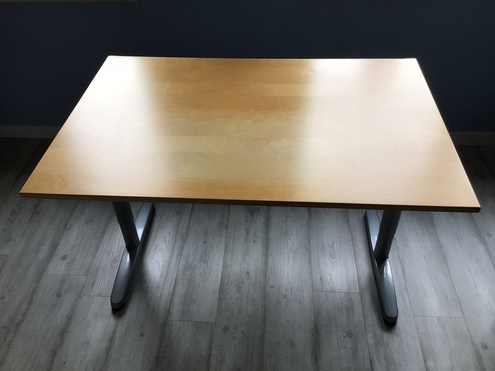 Ikea buraeu, maat 80x120cm, in hoogte verstelbaar voor €20, Huis en Inrichting, Ophalen, In hoogte verstelbaar, Zo goed als nieuw