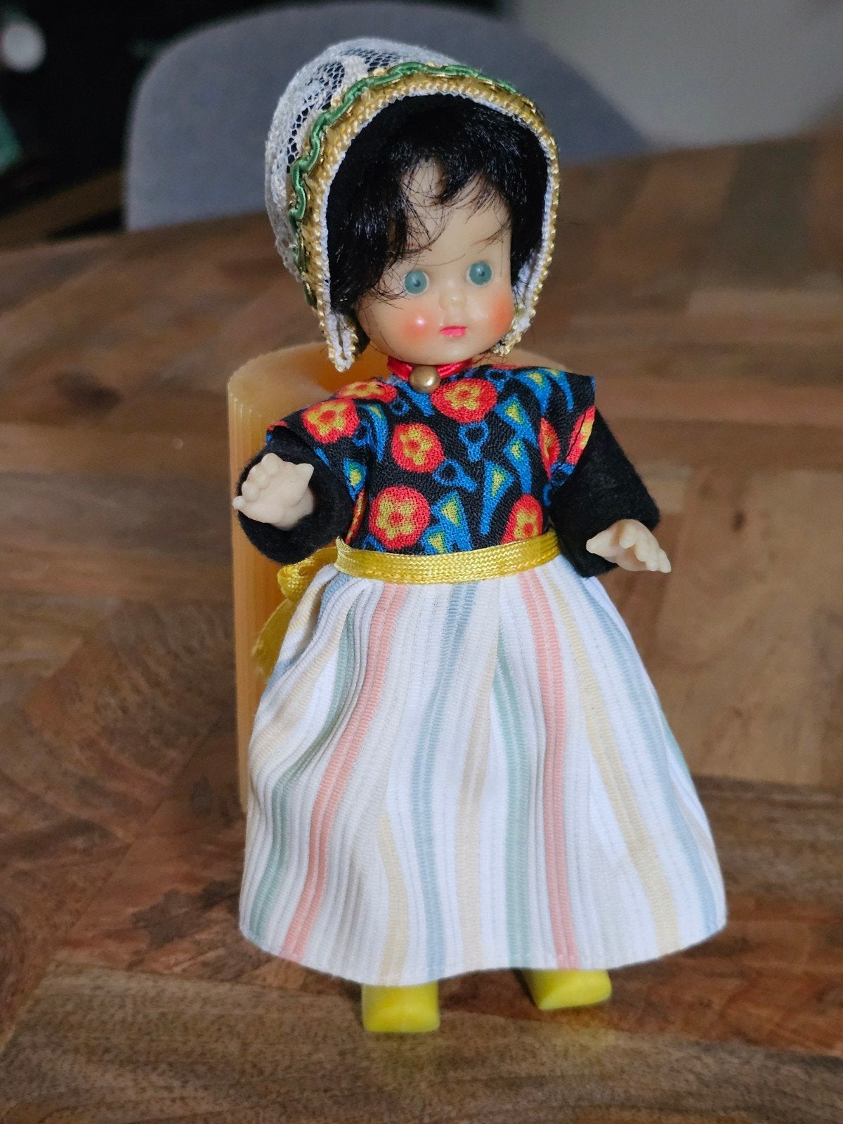 Vintage popje ARI 3395 - klederdracht en klompjes, Verzamelen, Poppen, Ophalen of Verzenden, Zo goed als nieuw, Pop