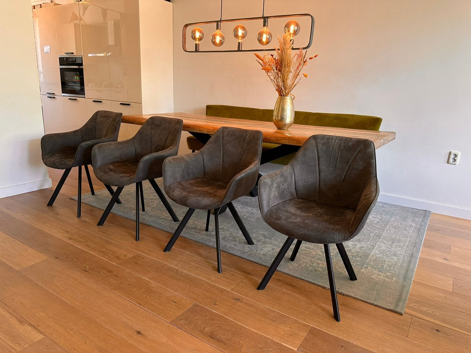6 Leen Bakker Bas Eetkamerstoelen, Huis en Inrichting, Ophalen, Bruin, Zo goed als nieuw, Stof