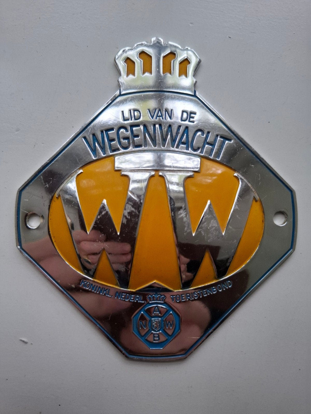 Wegenwacht grille-plaat embleem vintage jaren 50 begin 60, Ophalen of Verzenden, Zo goed als nieuw