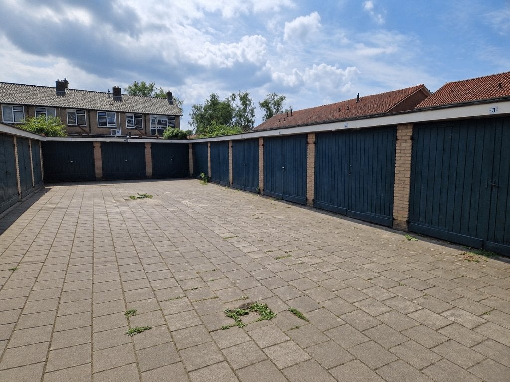 TE HUUR Garage Van Vredenstraat Deventer, Overijssel