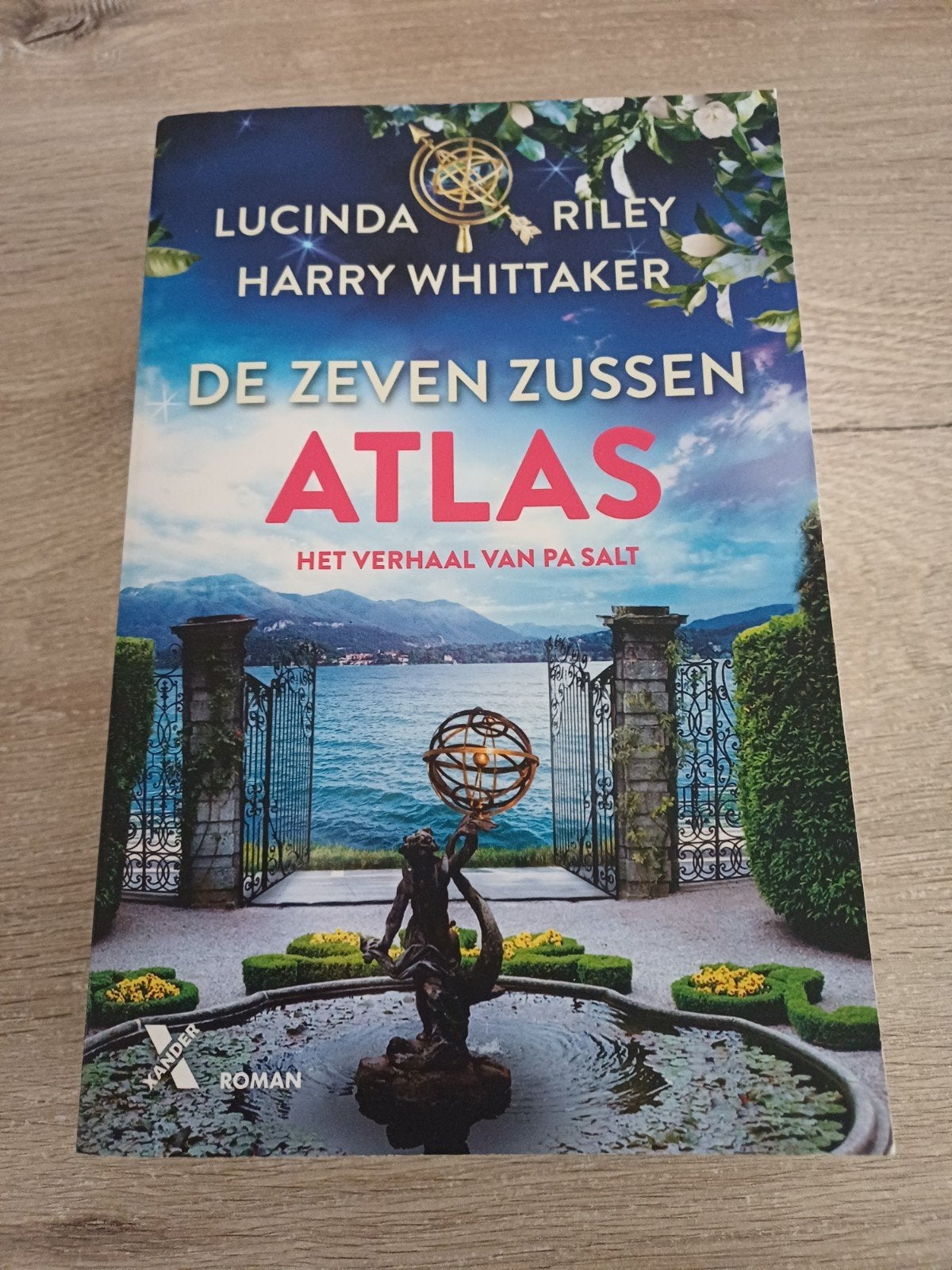 De zeven zussen  / Atlas  / Lucinda Riley, Boeken, Ophalen of Verzenden, Zo goed als nieuw