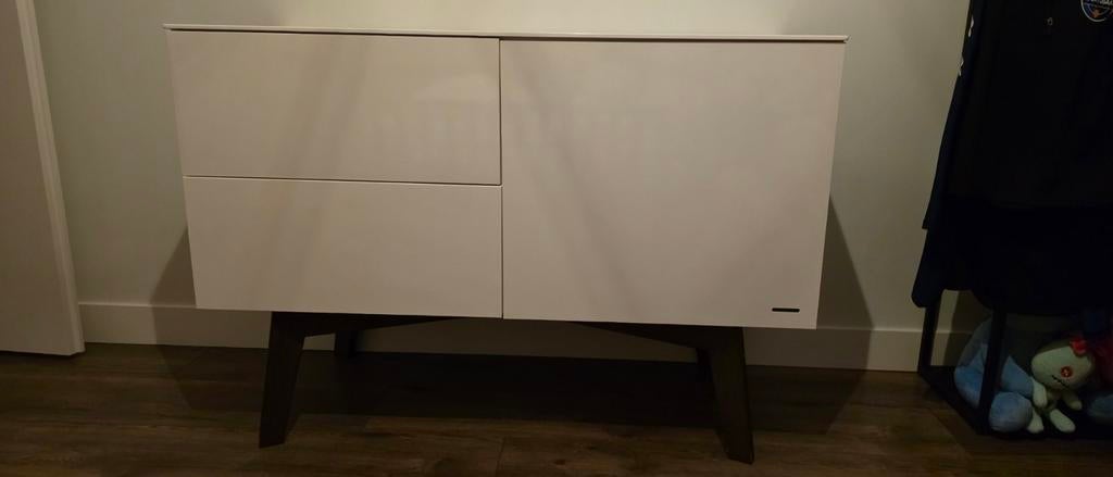 Kidsmill Sixties Babykamer Wit met Walnoten Houten Poten, Ophalen, Zo goed als nieuw