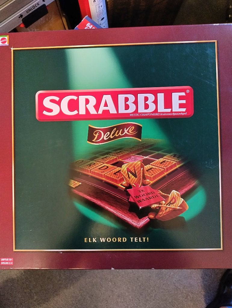 Scrabble Deluxe Bordspel met draaitafel, Drie of vier spelers, Ophalen of Verzenden, Zo goed als nieuw, Mattel