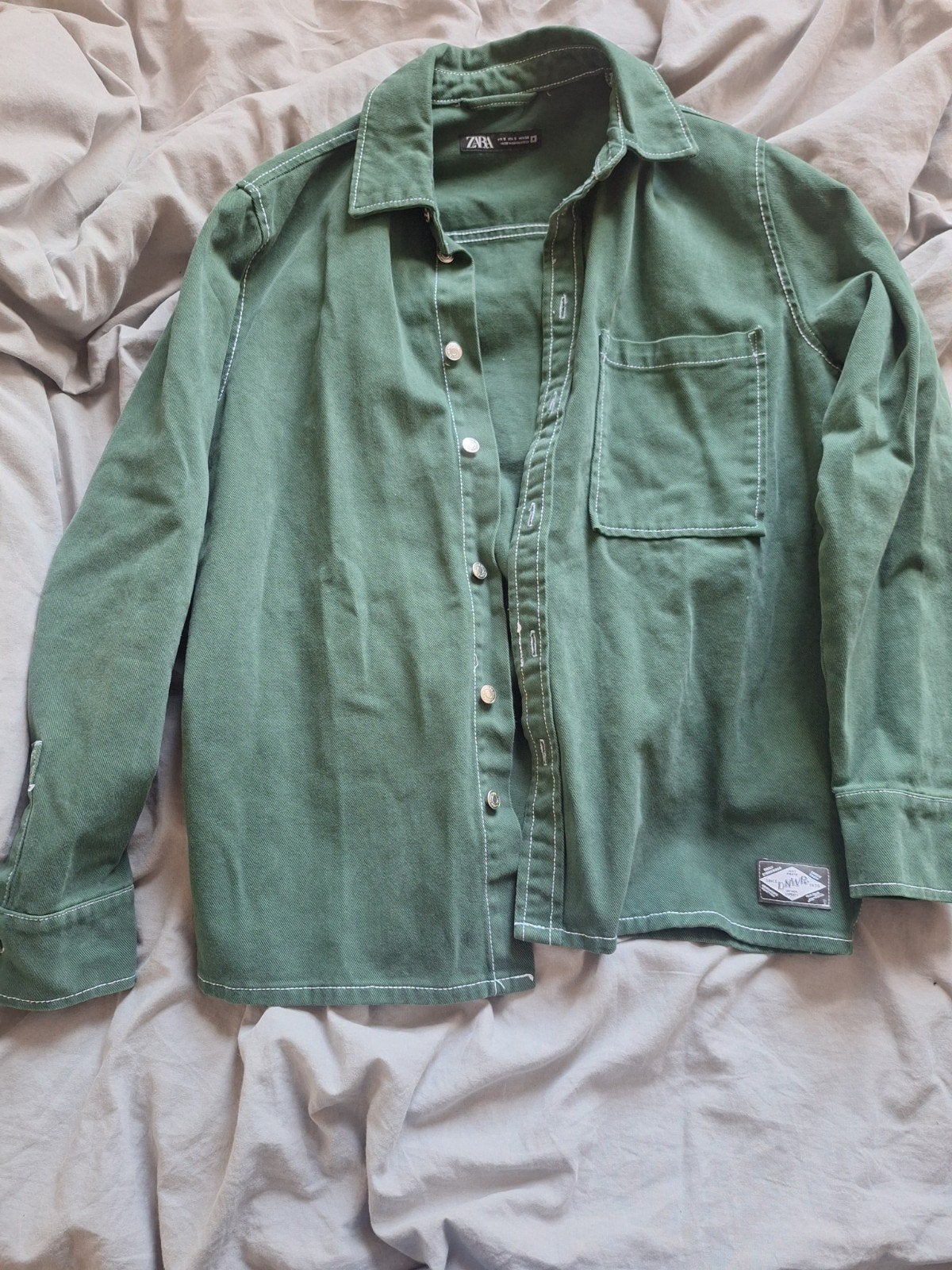 Zara groen spijkerjack met witte stiksels - Maat S, Zara, Ophalen of Verzenden, Zo goed als nieuw, Groen