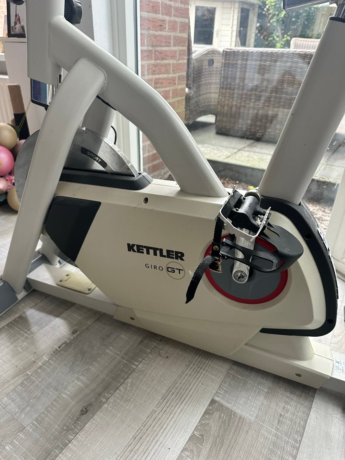 Kettler Giro GT Hometrainer - Zo goed als nieuw, Sport en Fitness, Ophalen, Zo goed als nieuw, Metaal, Benen