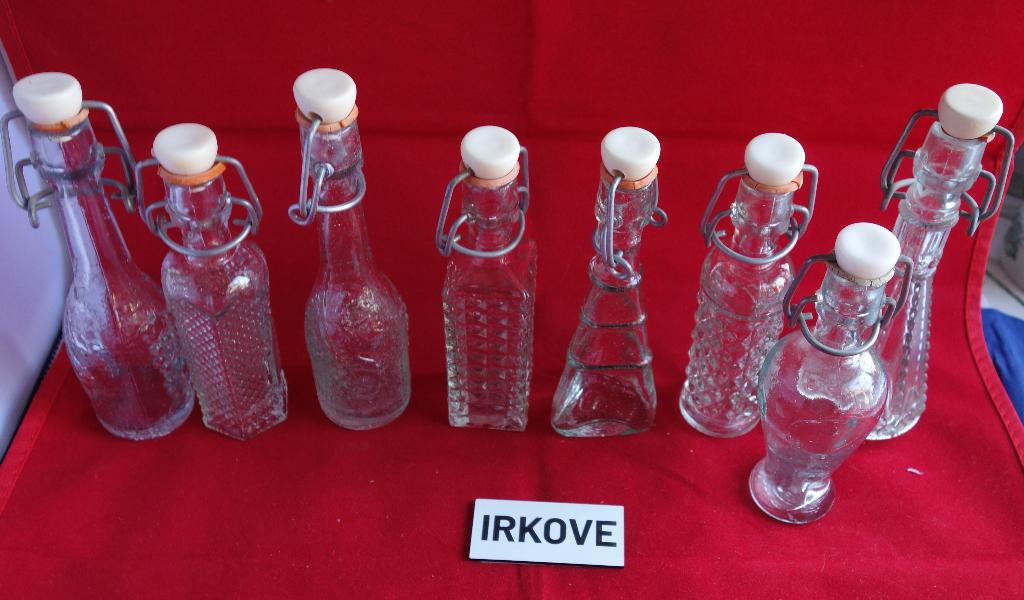 MINI BEUGELFLESJES * Een Serie *, Verzamelen, Glas en Borrelglaasjes, Verzenden, Zo goed als nieuw, Overige typen