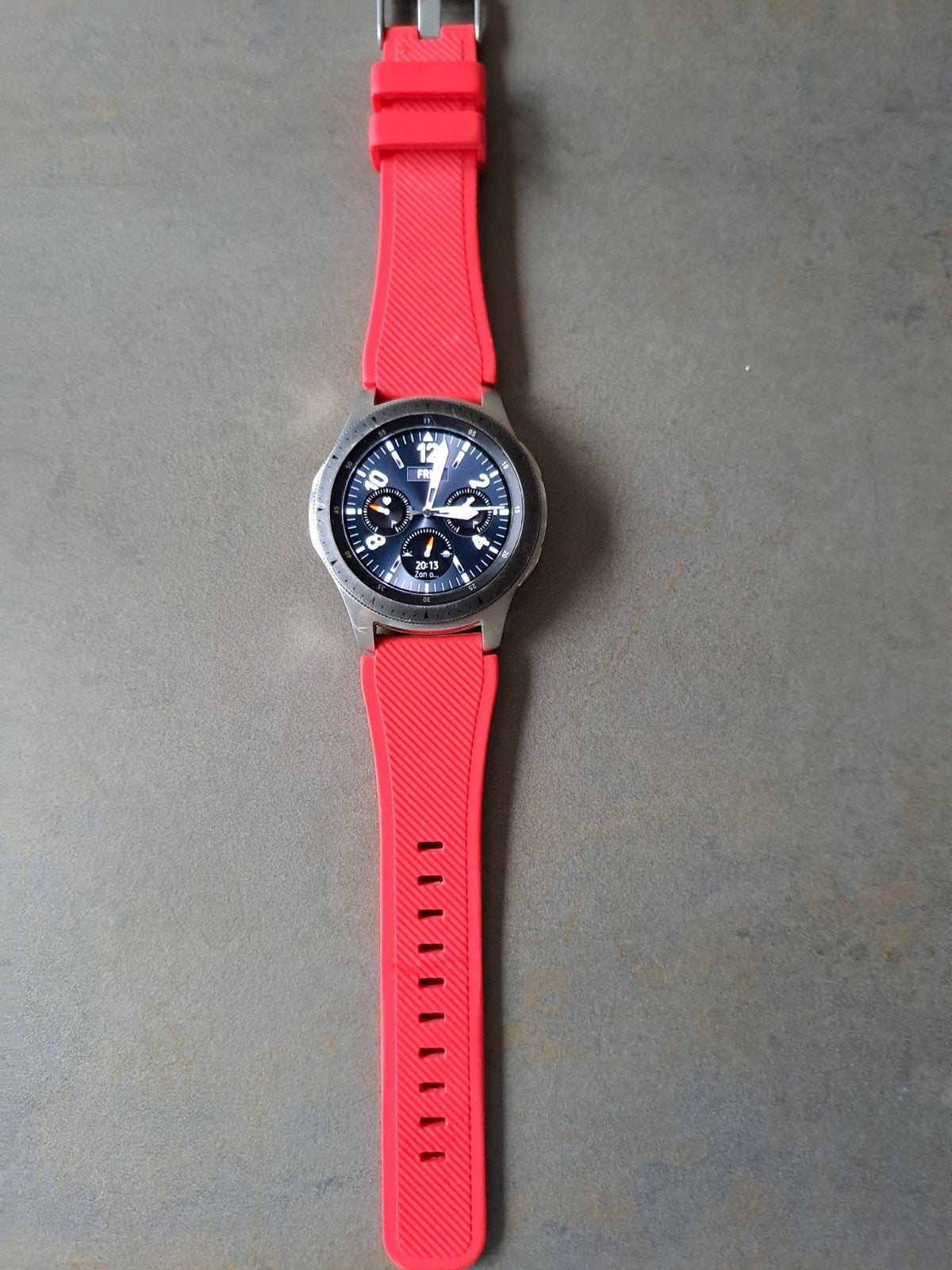Samsung Galaxy Smart Watch 45mm met rood bandje, Gebruikt, Hoogte, Ophalen of Verzenden, Samsung