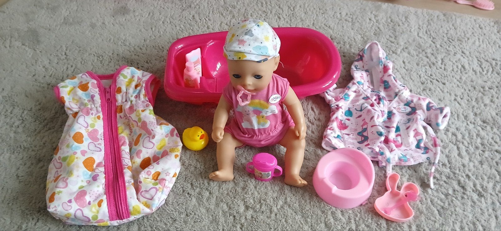 Baby Born pop met badje en accessoires, Kinderen en Baby's, Speelgoed | Poppen, Ophalen of Verzenden, Gebruikt, Babypop