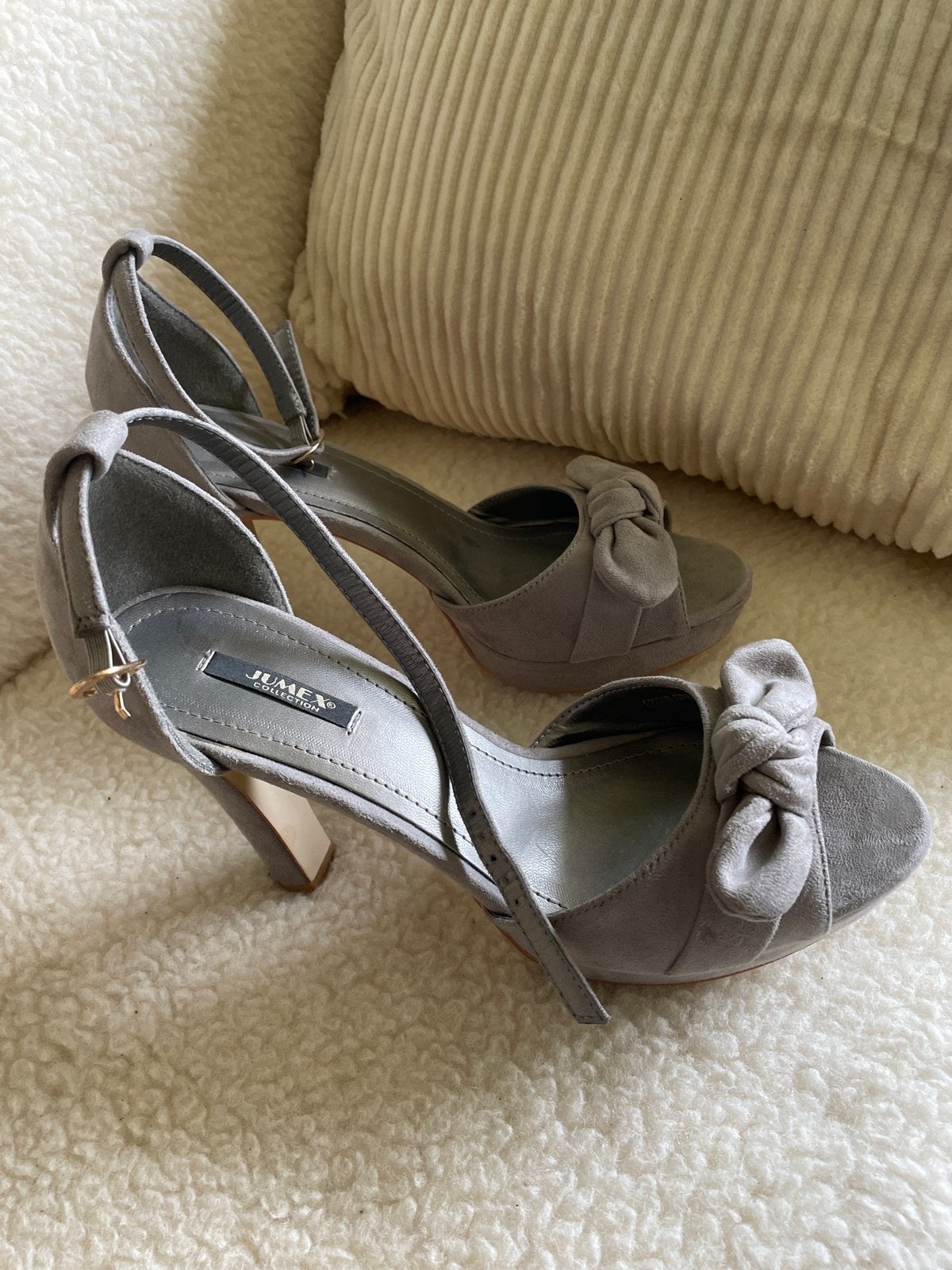 JUMEX Collection grijze sandalen met hak - Maat 39, Ophalen of Verzenden, Gedragen, Grijs, Sandalen of Muiltjes