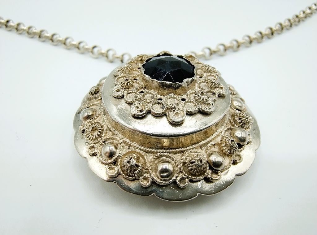 Zilveren jasseronketting met hanger, J. van den Berg, Kampen