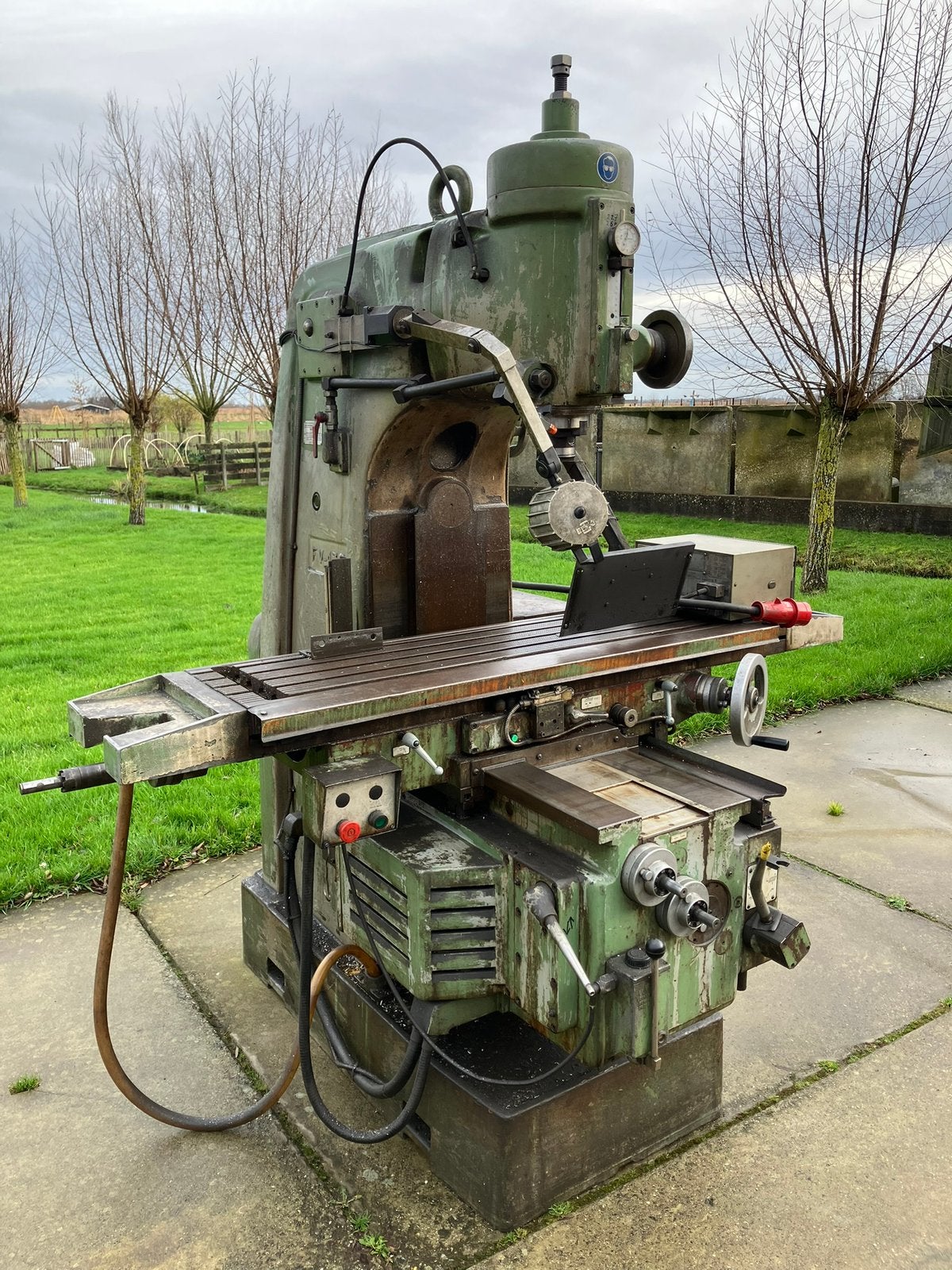 Te koop: Dormac Tiger FV 130 freesbank met toebehoren., Ophalen, Gebruikt, Elektrisch, Overige soorten