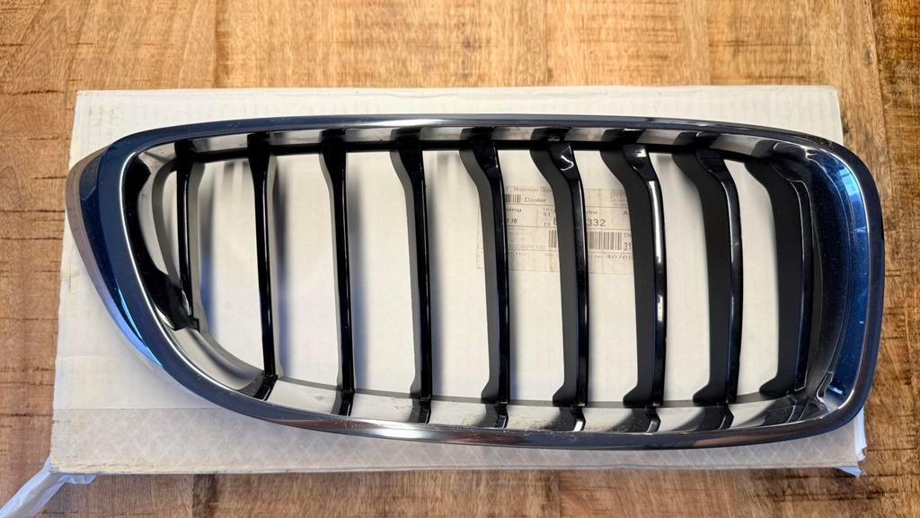 Te koop Linker Grill deel  BMW 4 serie F32 (Bj 2013-2020), Ophalen, Gebruikt, Voor, Bumper