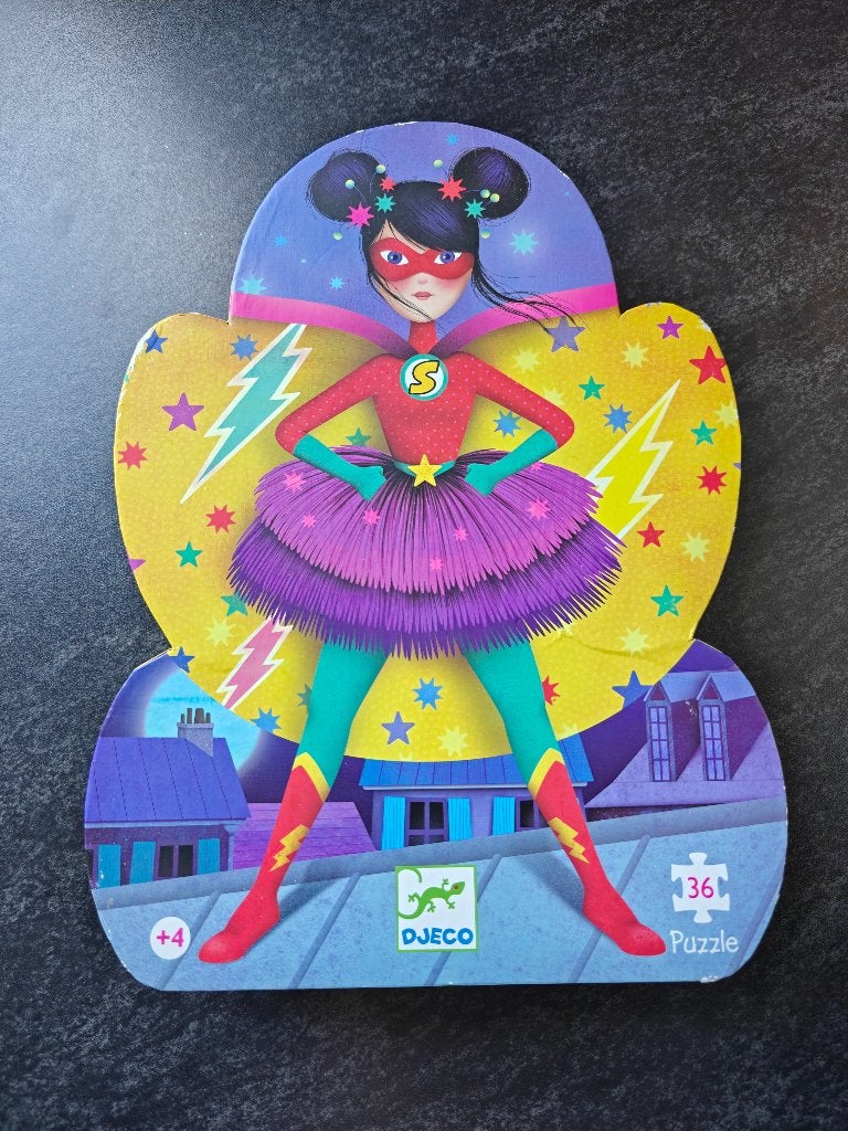 Djeco Superheldin Puzzel 36 stukjes, Kinderen en Baby's, Ophalen, 10 tot 50 stukjes, Zo goed als nieuw, 4 tot 6 jaar