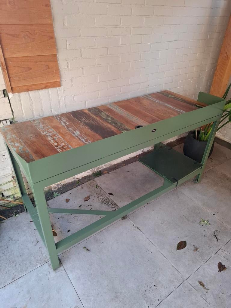 Bureau, Ophalen
