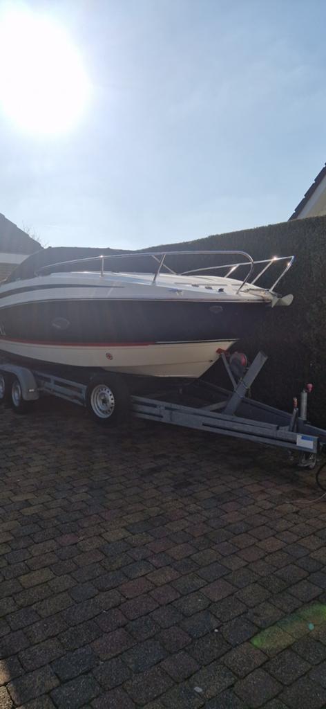Bayliner 6.2L V8 met stallingstrailer en koelkast, Watersport en Boten, Speedboten, Bayliner, Benzine, 200 pk of meer, Binnenboordmotor