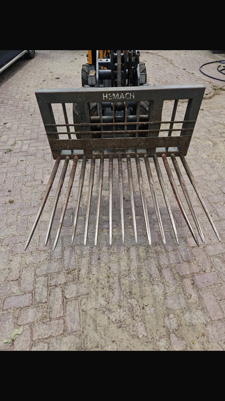 Hemach tegeltiek, Ophalen