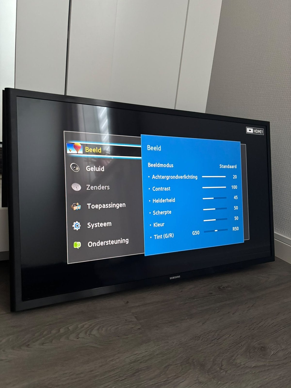 Samsung 32 inch (81cm) Full HD TV + draaibare muurbeugel, Ophalen, 50 Hz, 80 tot 100 cm, Zo goed als nieuw