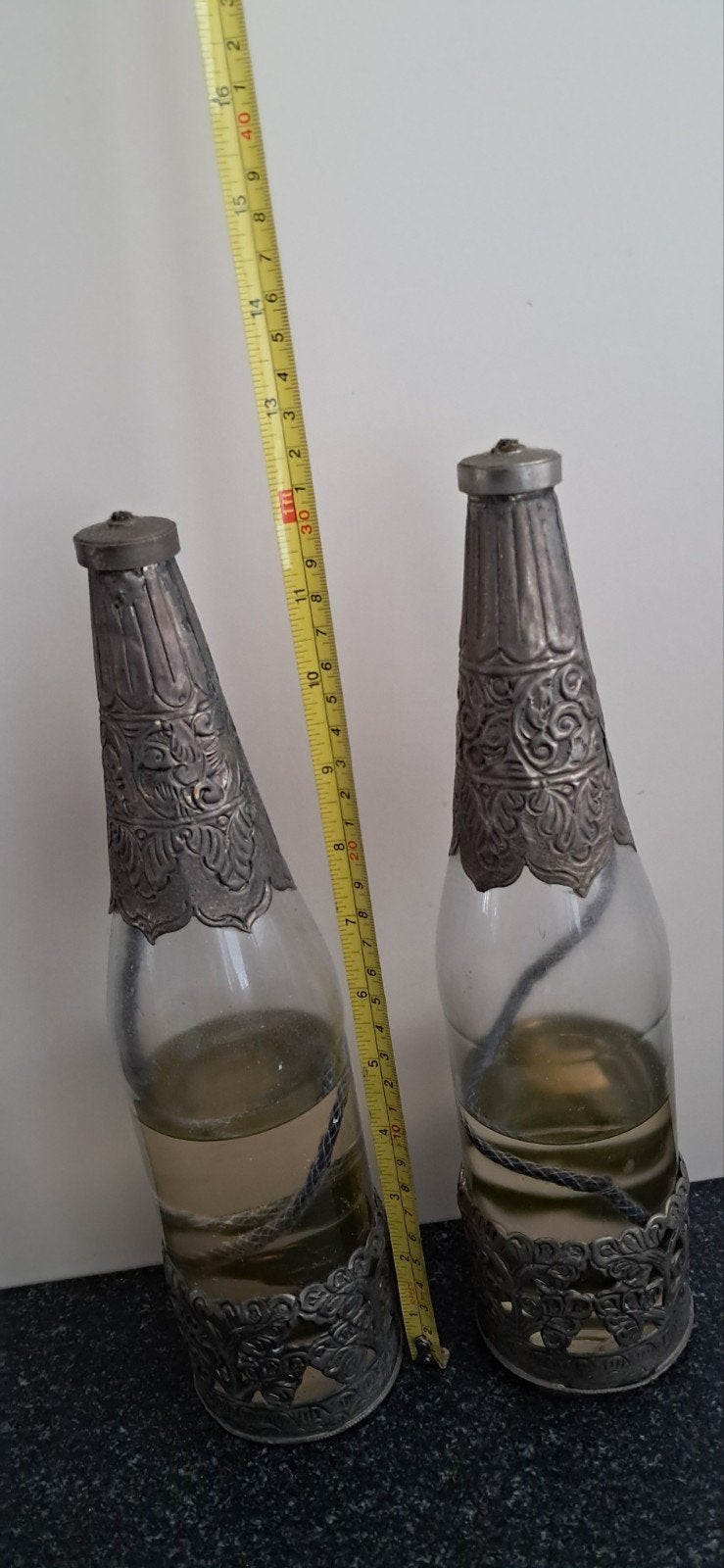 Twee olie lampjes en één theelichthouder, Ophalen of Verzenden, Overige materialen, Minder dan 25 cm