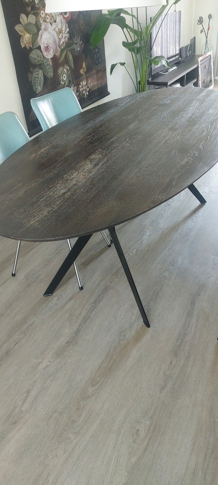 Ovalen eettafel met zwart onderstel van Bodilson, Huis en Inrichting, Tafels | Eettafels, 100 tot 150 cm, 200 cm of meer, Zo goed als nieuw