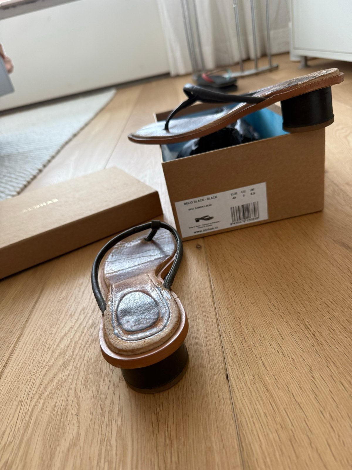 Alohas slippers met hak - Zwart, Ophalen of Verzenden, Gedragen, Zwart, Slippers