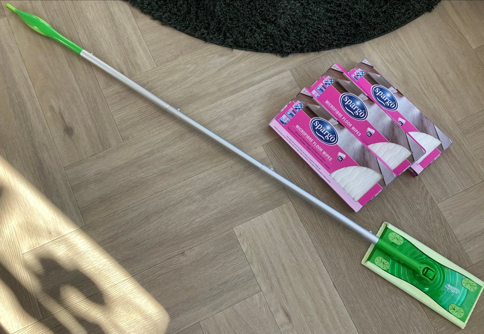 Swiffer met Spargo microvezel doekjes - Zo goed als nieuw, Huis en Inrichting, Schoonmaakartikelen, Mop of Dweil, Ophalen of Verzenden