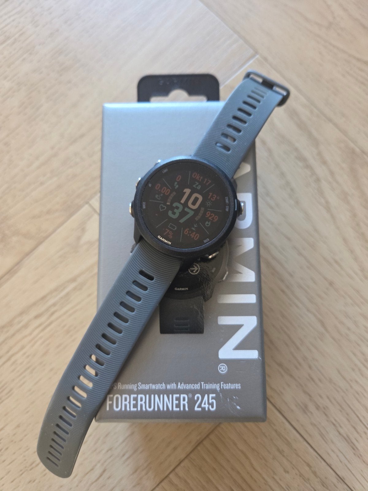 Garmin Forerunner 245 met 7 bandjes, 3 bumpers en oplader, Stappen, Gebruikt, Garmin, Ophalen of Verzenden