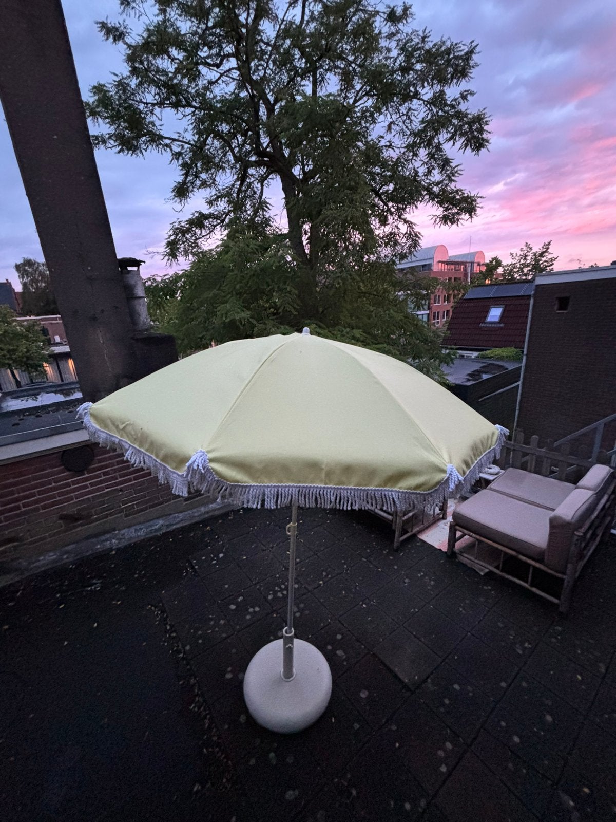 Stijlvolle Gele Parasol met Franjes - Zo goed als nieuw, Tuin en Terras, Parasols, Ophalen, Zo goed als nieuw, 2 tot 3 meter, Stokparasol