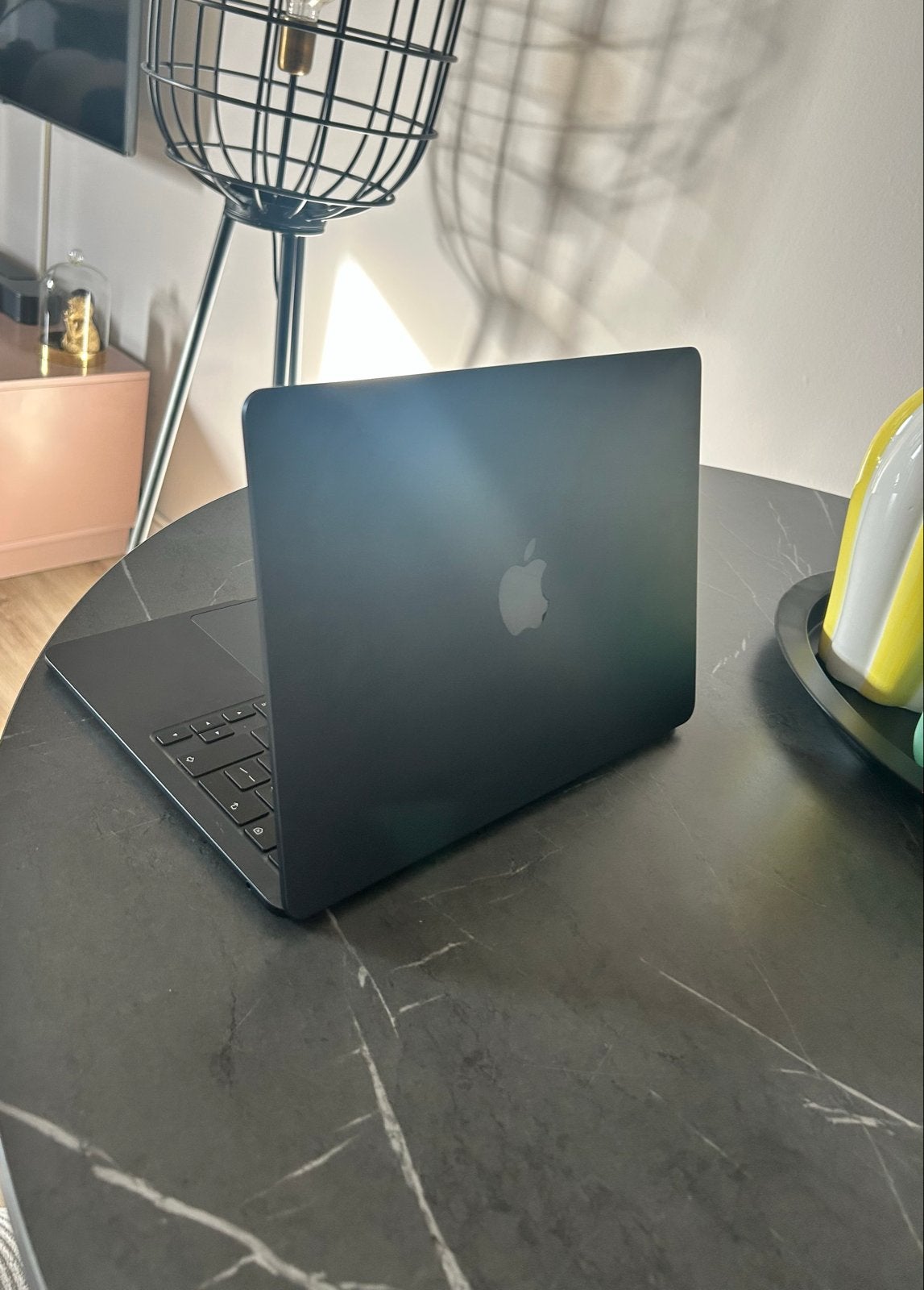 Foto 3 van Zo goed als nieuwe MacBook air 13,6 inch M2
