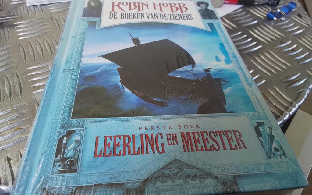 Robin Hobb - Leerling en Meester (De Boeken van de Zieners), Boeken, Ophalen of Verzenden, Nieuw, Robin Hobb